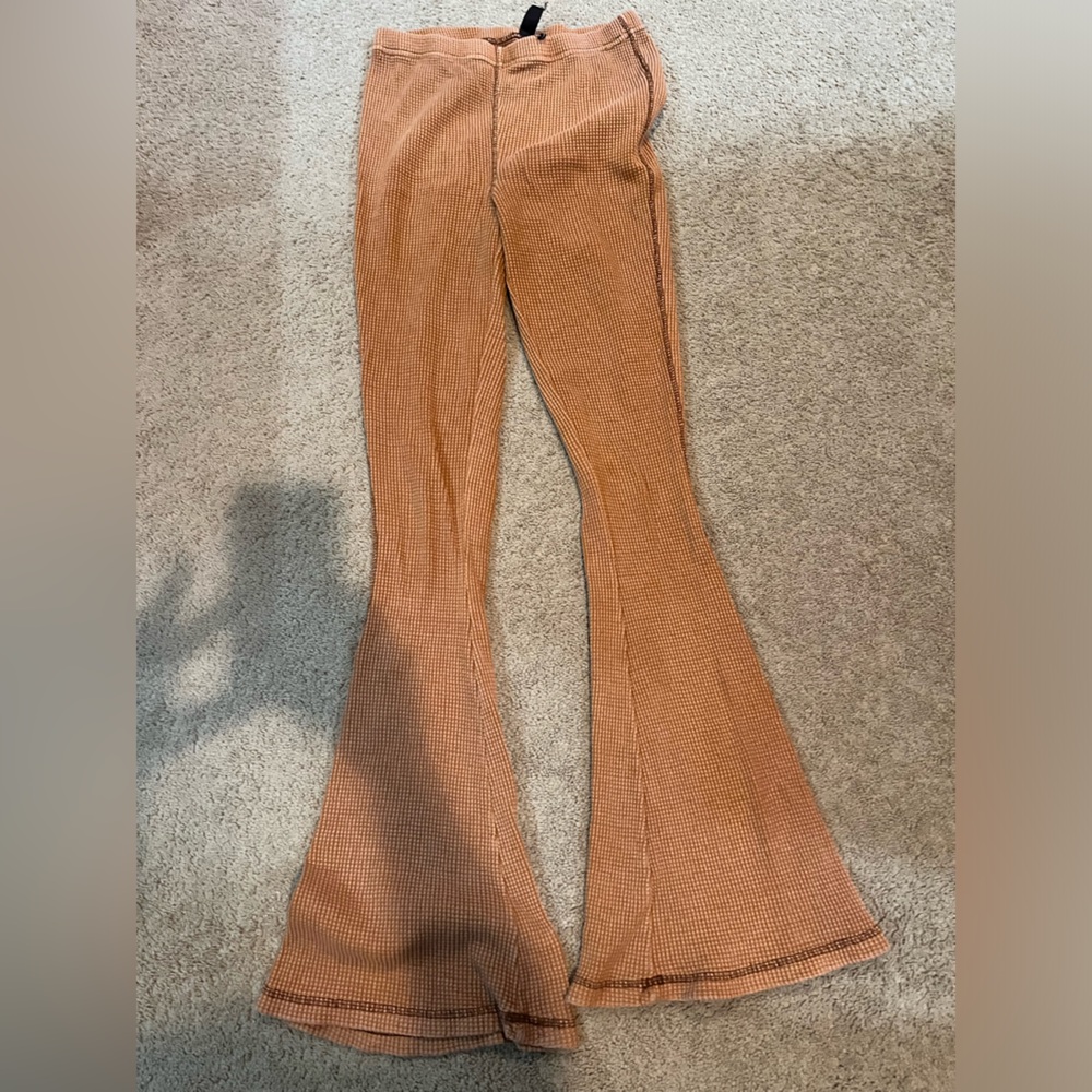 Urban outfitters out from under waffle knit flare leggings. Medium